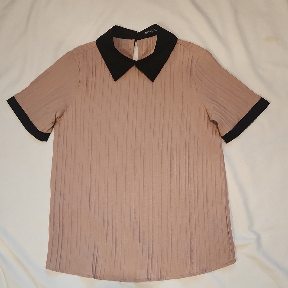 Elegant Pleated Blouse with Black Collar Sz XS